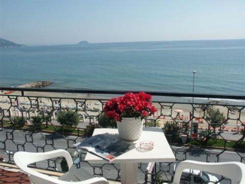 Hotel Aquilia Laigueglia Buitenkant foto